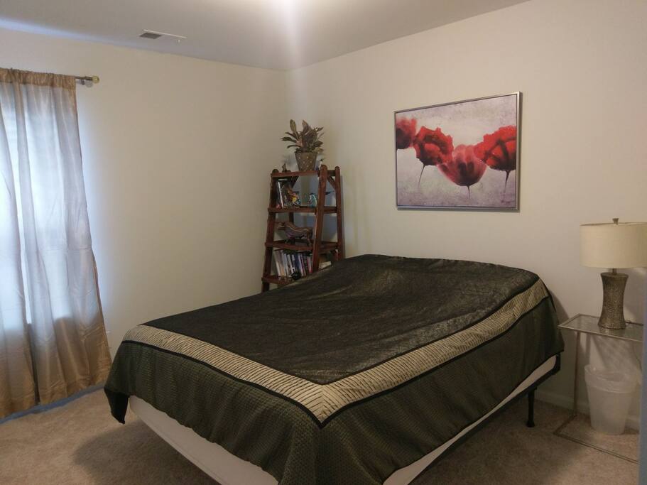 Guest Room 1: Queen Bed
