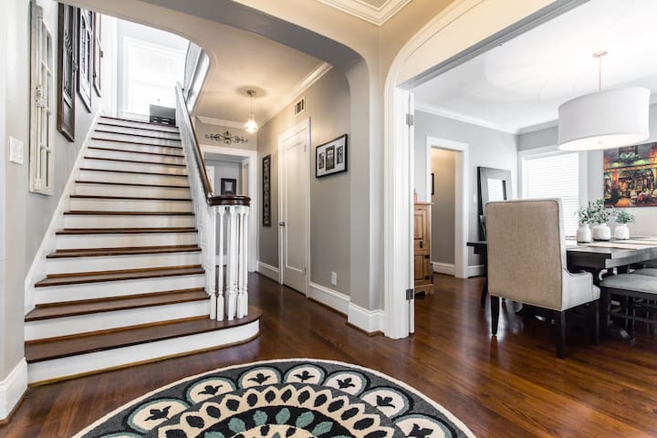 “The Roux House” Offers Luxury, Comfort & Location gallery image 2