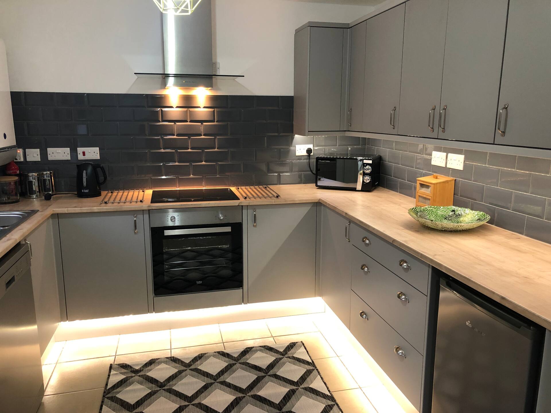 Modern 3-Bed Home | Free Parking | Cwmbrân