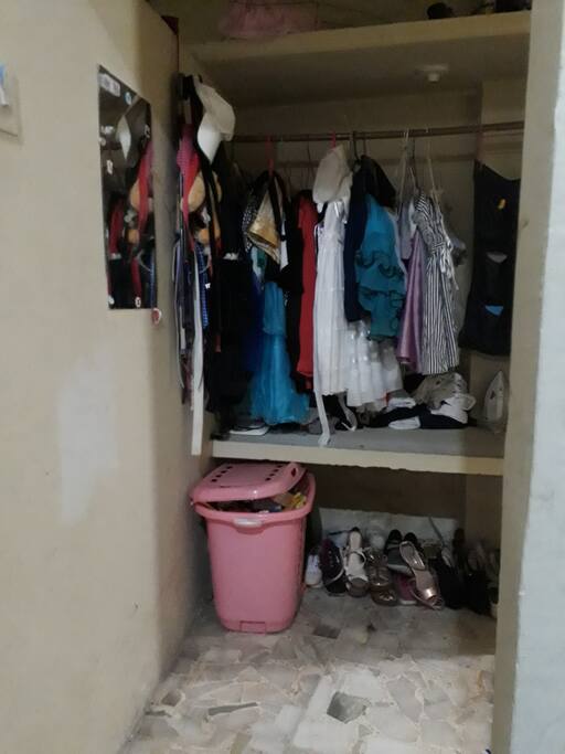 Mirada frente a la entrada al closet.