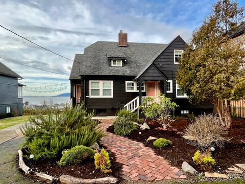 Astoria home w/Sunset & River Views