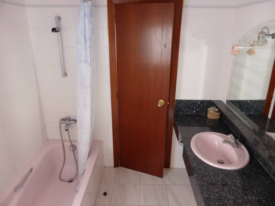 MAIN BATHROOM
