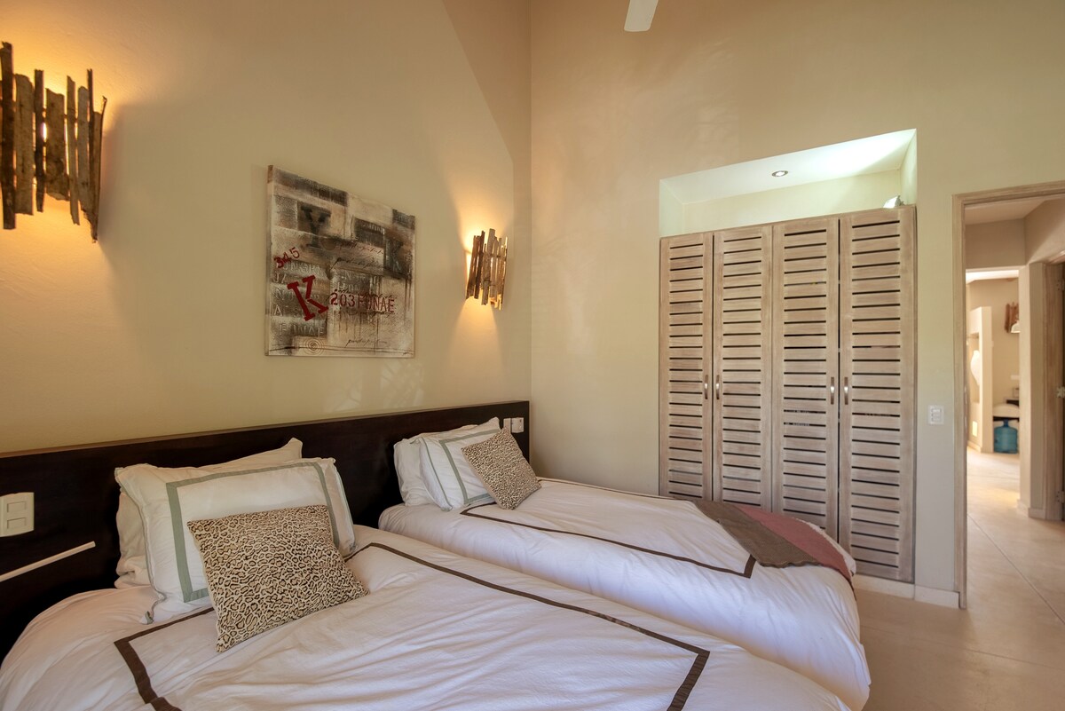 sovrum nr 4: 2 ENKELSÄNGAR - separat eller tillsammans
på nedervåningen