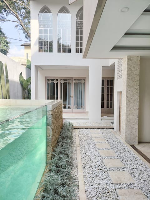 Luxury Villa Bandung • Warm Pool & Bathtub