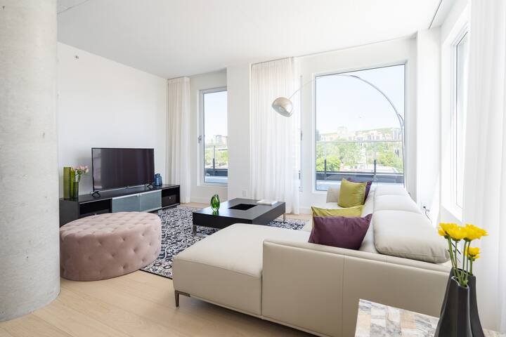 3BR Downtown penthouse, stunning views, terrace gallery image 3