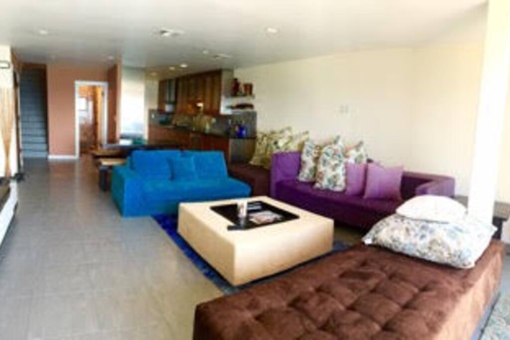 Living room to
kitchen