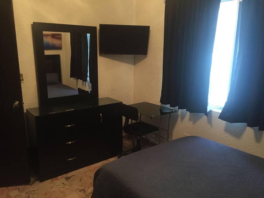 Tocador, Smart TV, Escritorio/ Chest of drawers and Mirror, Smart TV, Desk