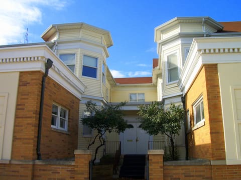 ☆ Classic Downtown Mansion☆