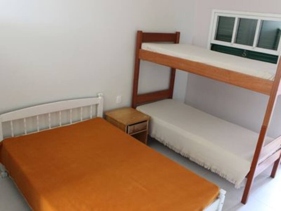 Cama de casal e beliche, acomodação para 4 pessoas