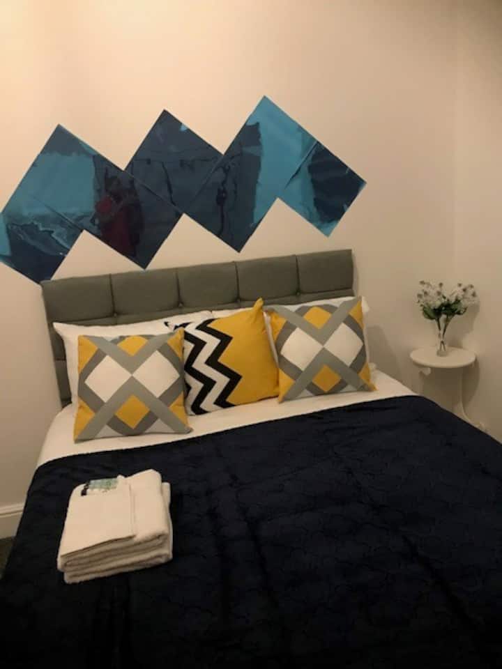 Huvudsovrummet /ensuite