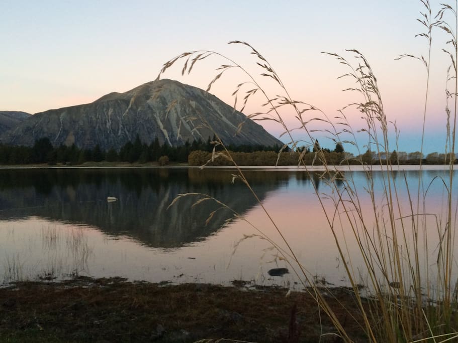 Dusk over lake Middleton.