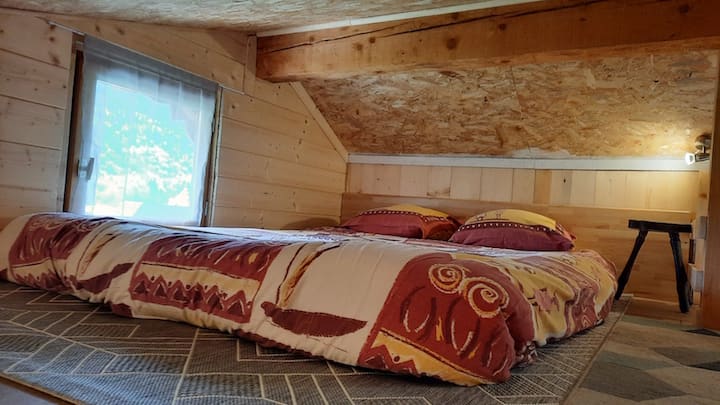 Posto letto a soppalco 140/190.