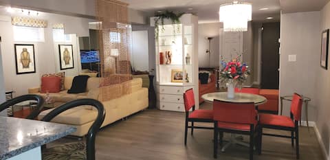 Couple's Retreat - Private Entrance Basement Apt