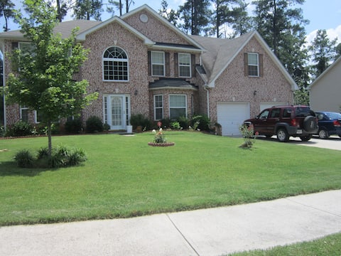 Cozy downstairs private room in suburban Atlanta