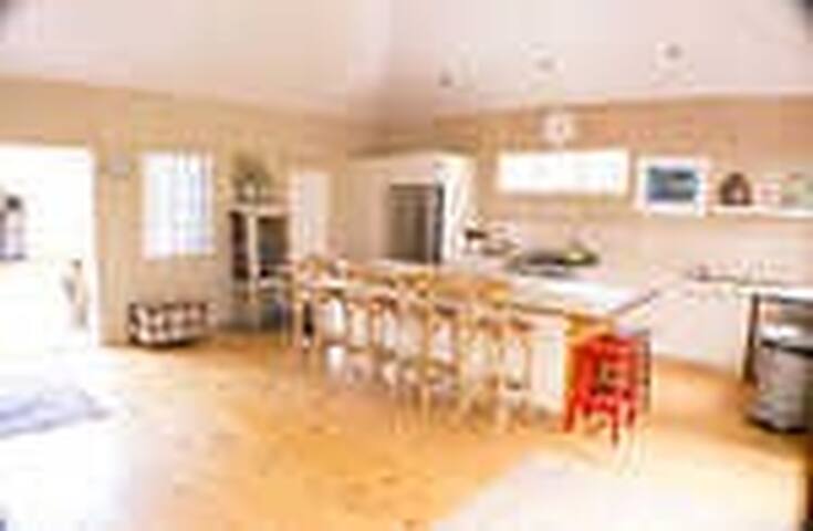 Island Retreat gallery image 3