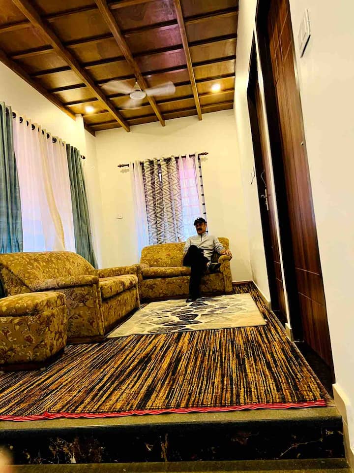 Upstairs Foyer- leading to the two bedrooms 