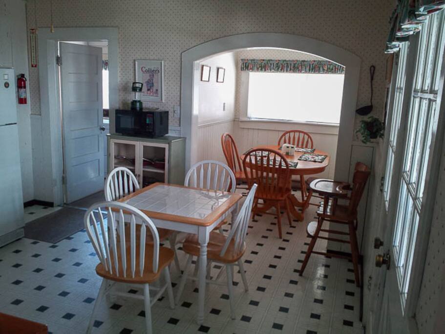 Dining Area and Breakfast Nook