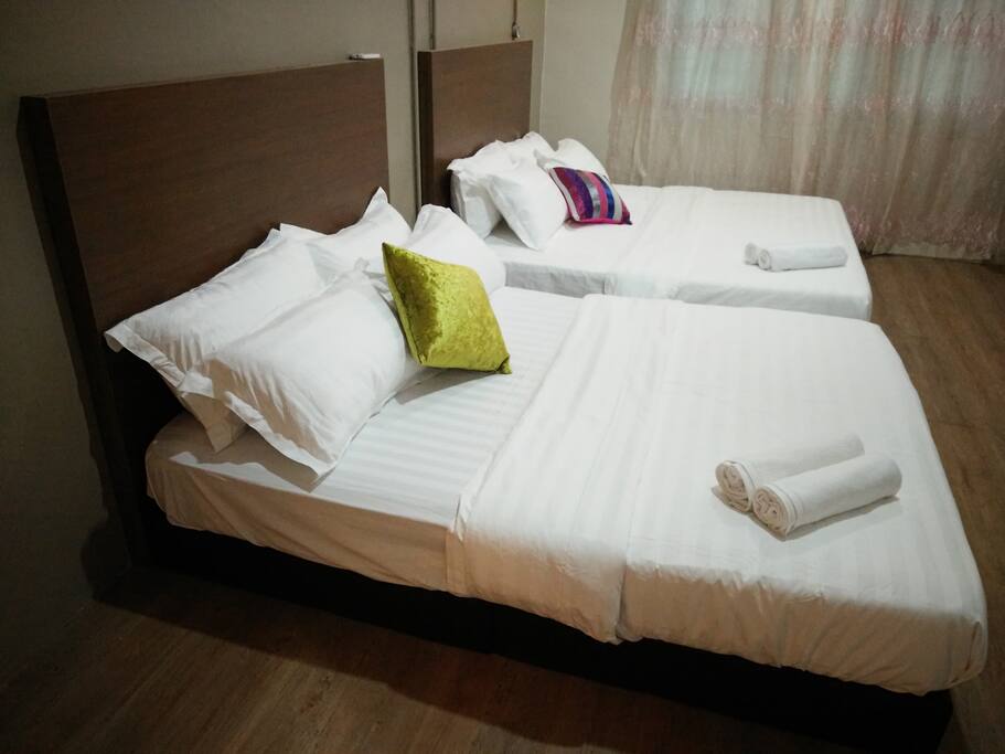 Master Bedroom with 1 king size and 1 quen size