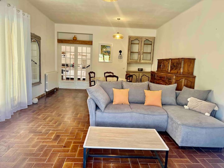 Bas De Villa à 15 Mn En Voiture De Bandol Plages - Bandol