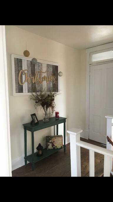 2nd floor: hallway