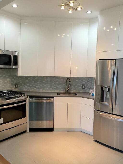 Full kitchen with brand new stainless steal appliances.
Includes:
Coffee maker
Eating utensils
Pots & pans.