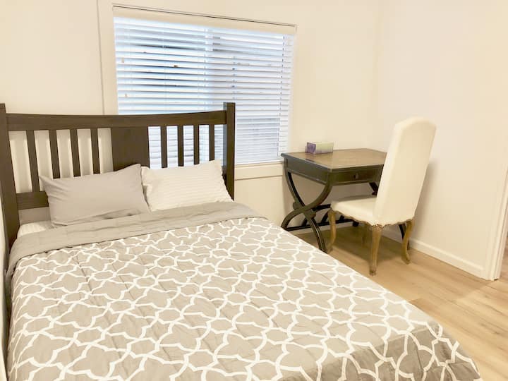 ห้องนอน 2, เตียงควีนไซส์ 1 เตียง