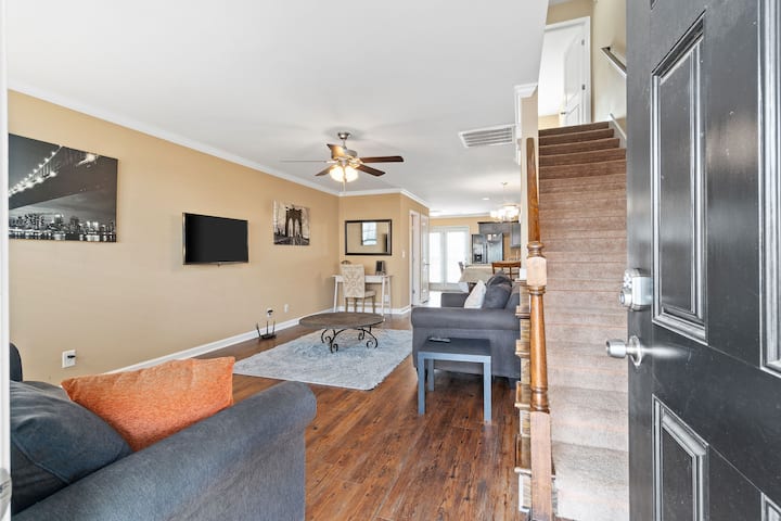 Charming Condo In Governors Crossing! - Clarksville, TN