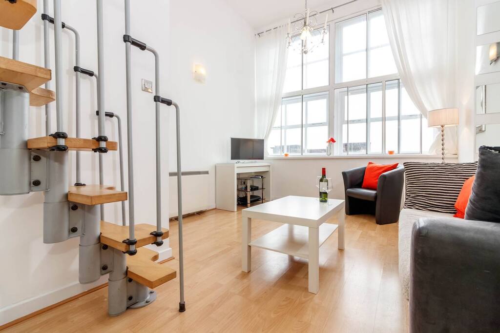 With or without desk set up