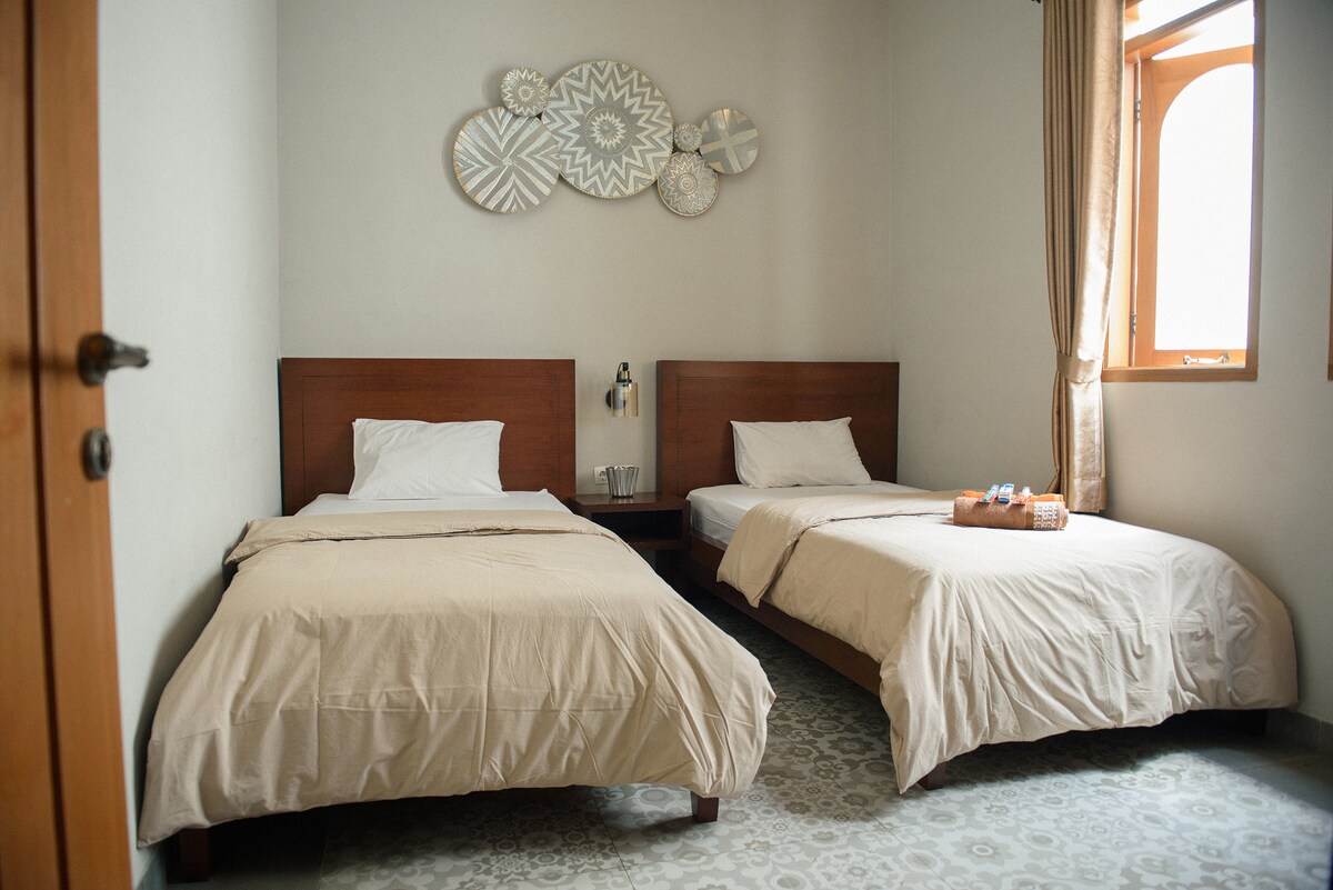 房间3 - 2张单人床，配备1张额外的床垫 