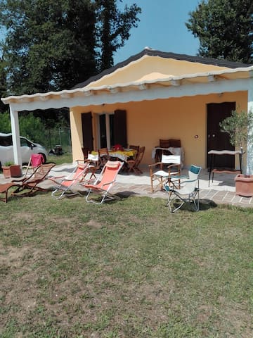Casa Bellino con vista sui monti Sibillini.