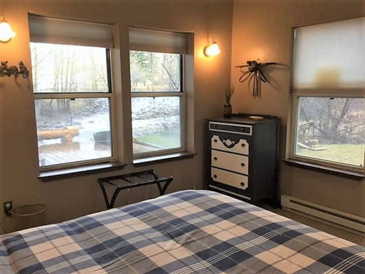 Aspen Blue Bedroom w/River View