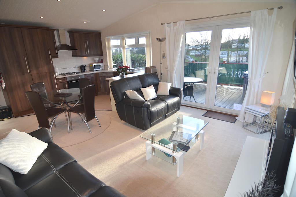Lounge towards Kitchen area