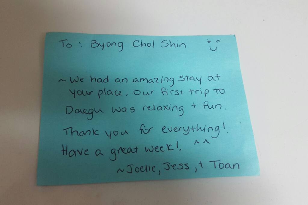 방문했던 외국인분들이 쪽지를 남겨주고 가셨어요^^
Guest wrote message for me