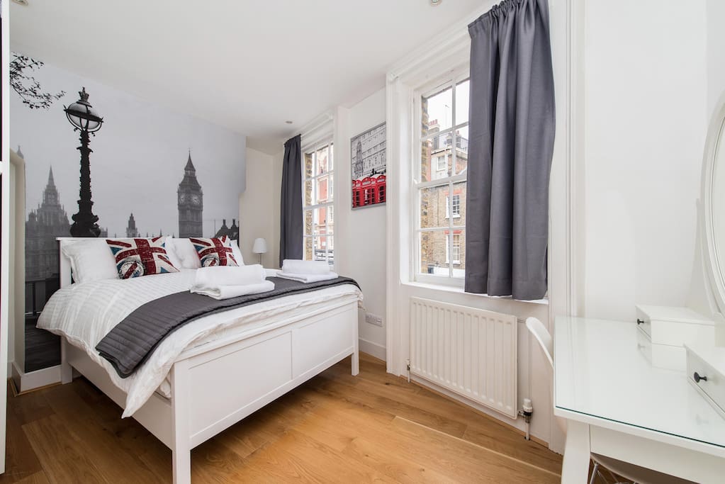London Theme Bedroom