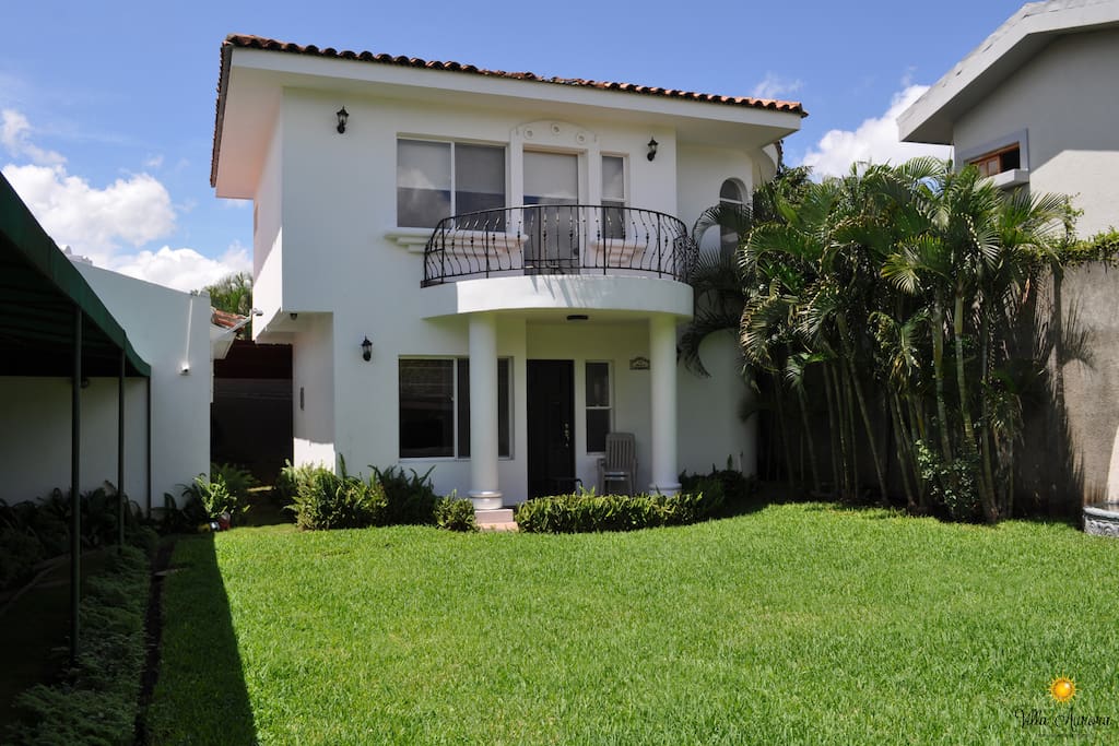 The apartment has access to the backyard porch and garden where the guests can relax in a handmade Nicaraguan Hammock. The balcony is perfect for sunbathing and relaxing.