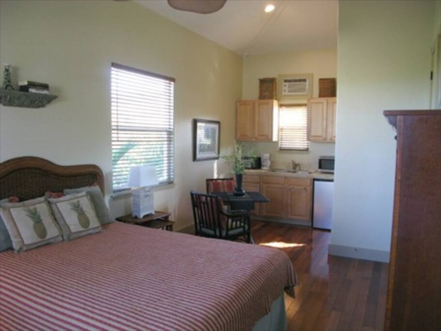 Queen bed with kitchenette