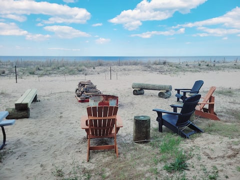 Oceanfront Gem (Hot Tub and Sauna - extra fee)