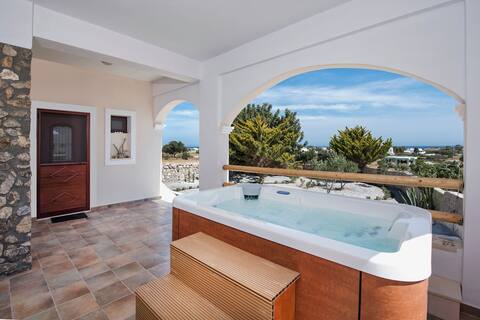 Beautiful Villa with Hot Tub in Perissa Villa Kiki