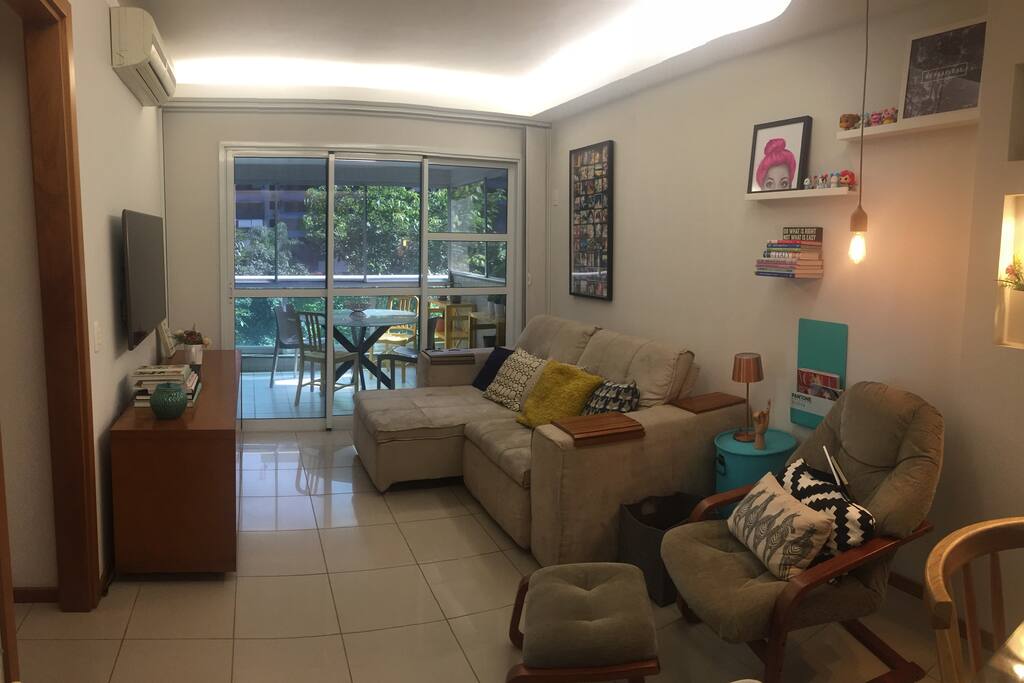 Living Room / Sala de Estar