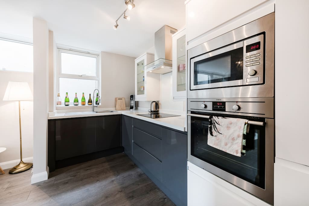 Well equipped kitchen with oven, microwave, dishwasher (boo to dishes!) and even a soda steam to make your own fizzy water!