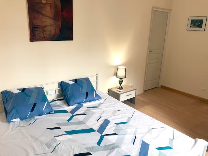 Chambre 1 (tamaño king iluminado 180 cm )