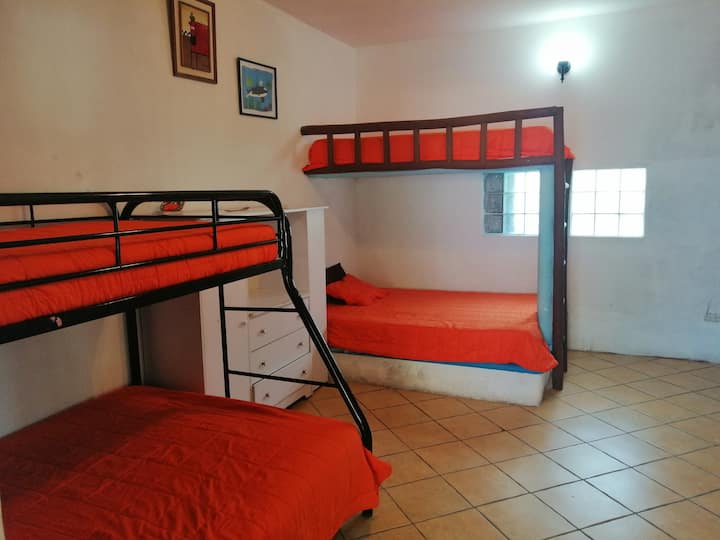 შუალედური საძინებელი კონდიციონერითა და ვენტილატორით. პირველი დონე