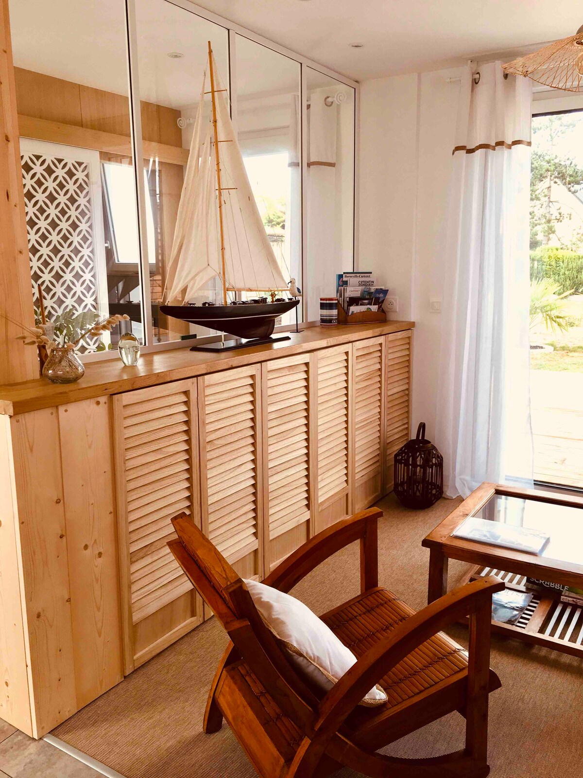 Propriété Airbnb réussie: La Villa Plein Vent: Le Skiff Gîte with Jacuzzi à Barneville Carteret