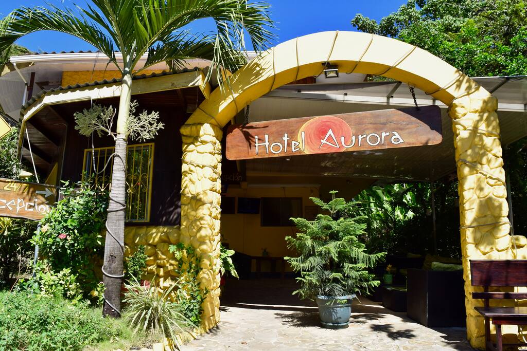 Entrada principal Hotel Aurora