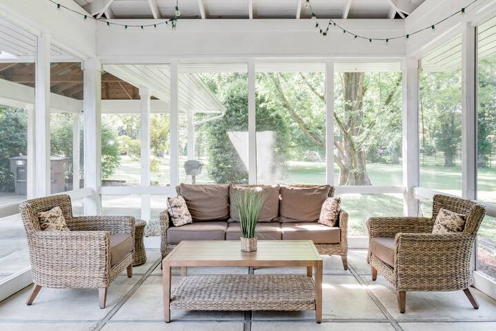 Cottage-Like Setting near Vanderbilt/Lipscomb