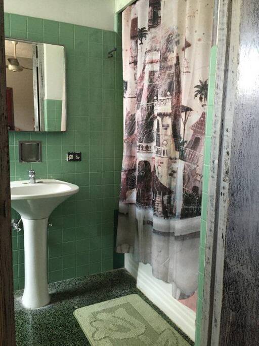 Baño de la habitación