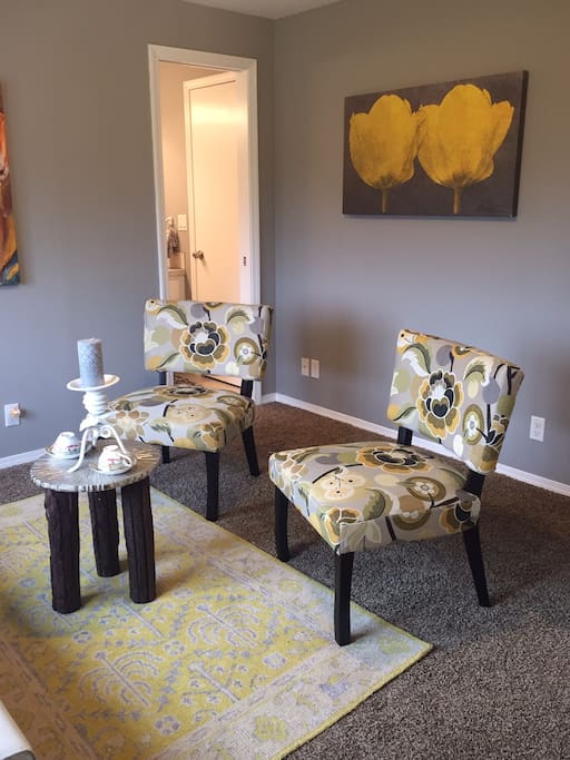 Private sitting area in guest suite