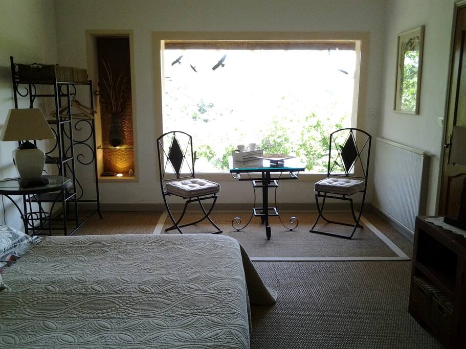 chambre aux oiseaux baie vitrée