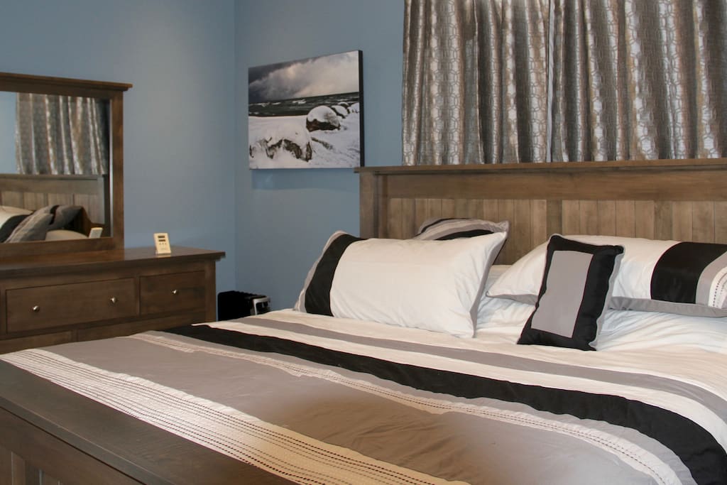 One bedroom choice: "The Cool King Room"
