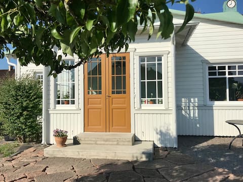 Cozy 2-storey villa with large garden close to city center